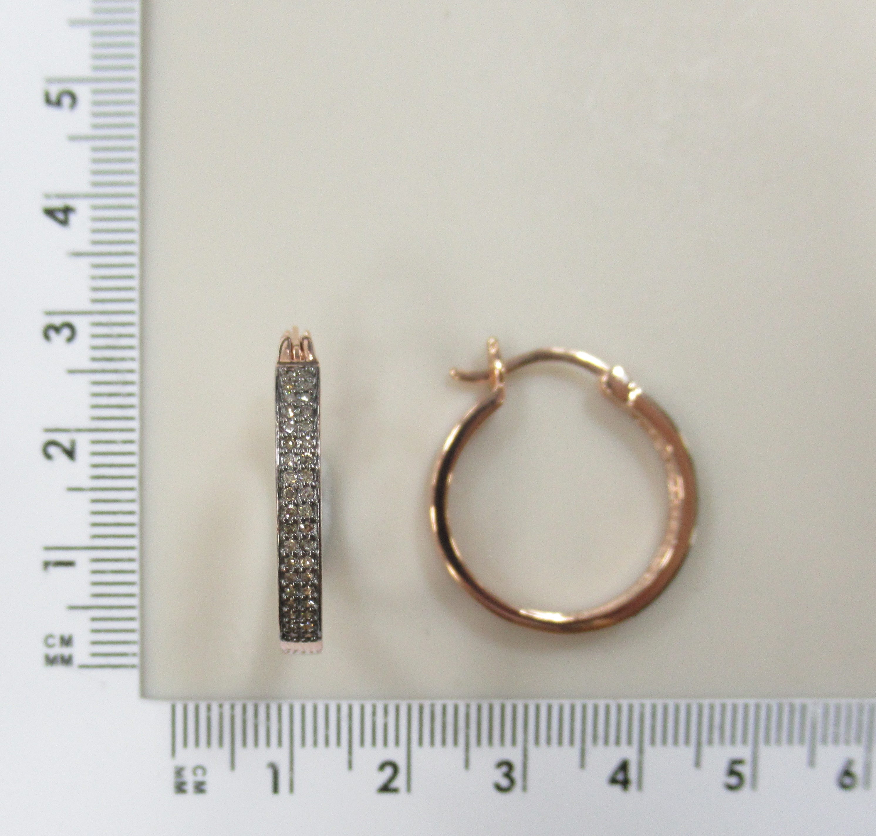 Серебряные серьги-конго с коньячными бриллиантами